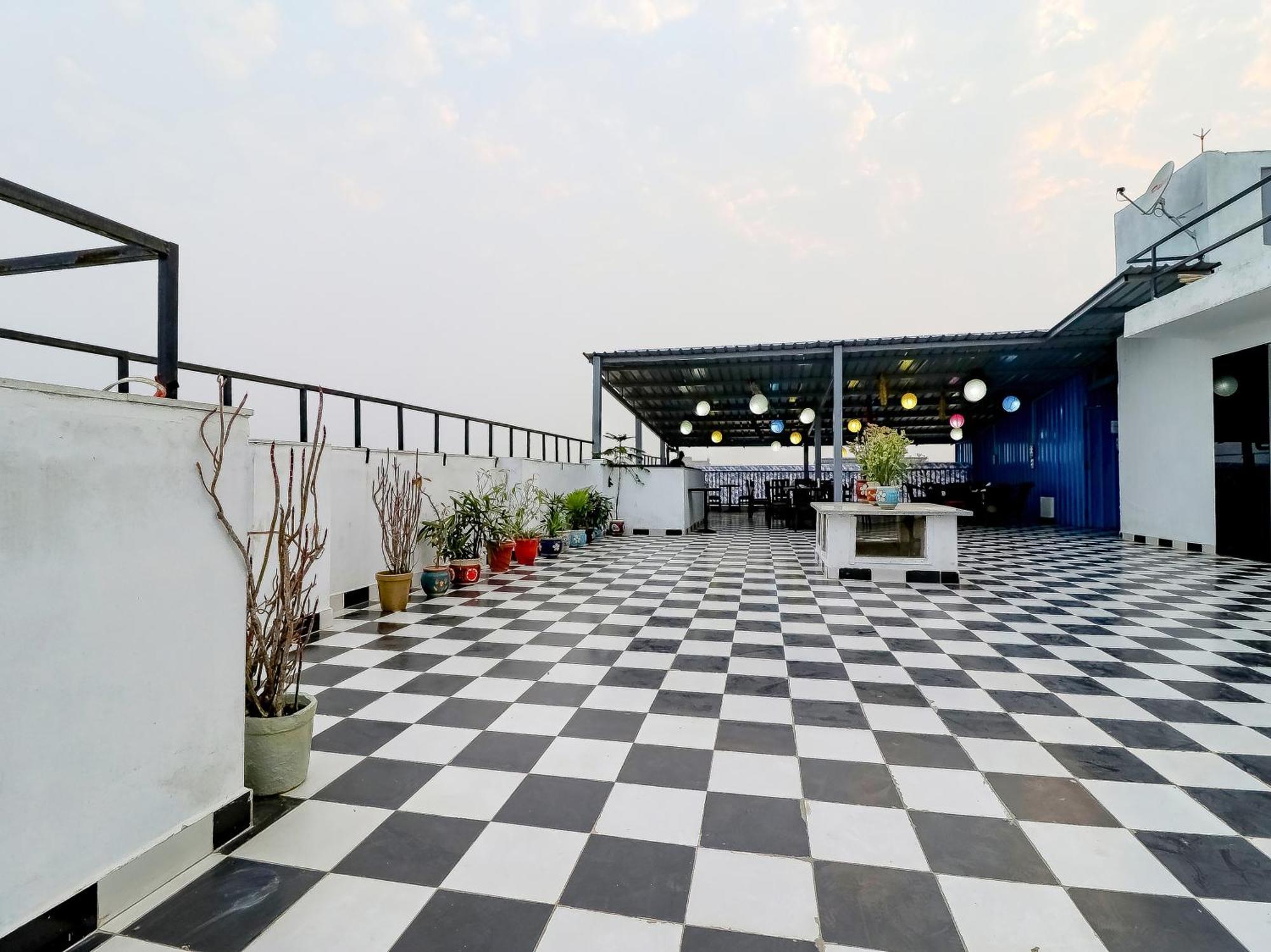 Treebo Rejoice 52 - 3Km From Huda City Metro Station Badshahpur Exterior foto